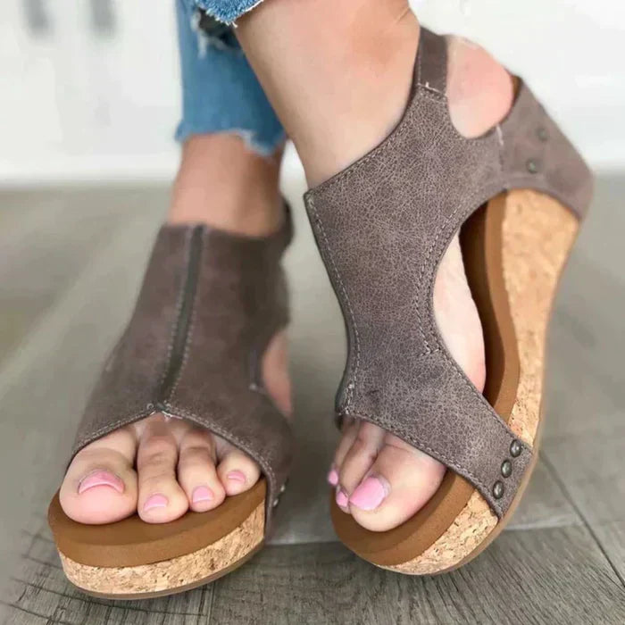 SYLVIE - ELEGANTE UND BEQUEME Keilabsatz-Sandalen