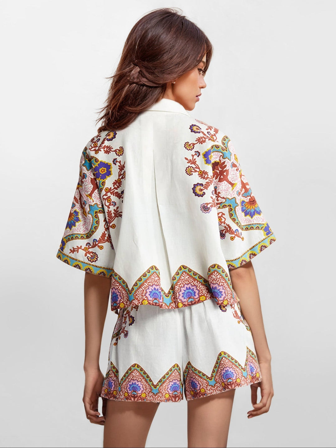 Zwei Stück Boho-Blumen-Set – Hemdkleid und Shorts in passenden Designs