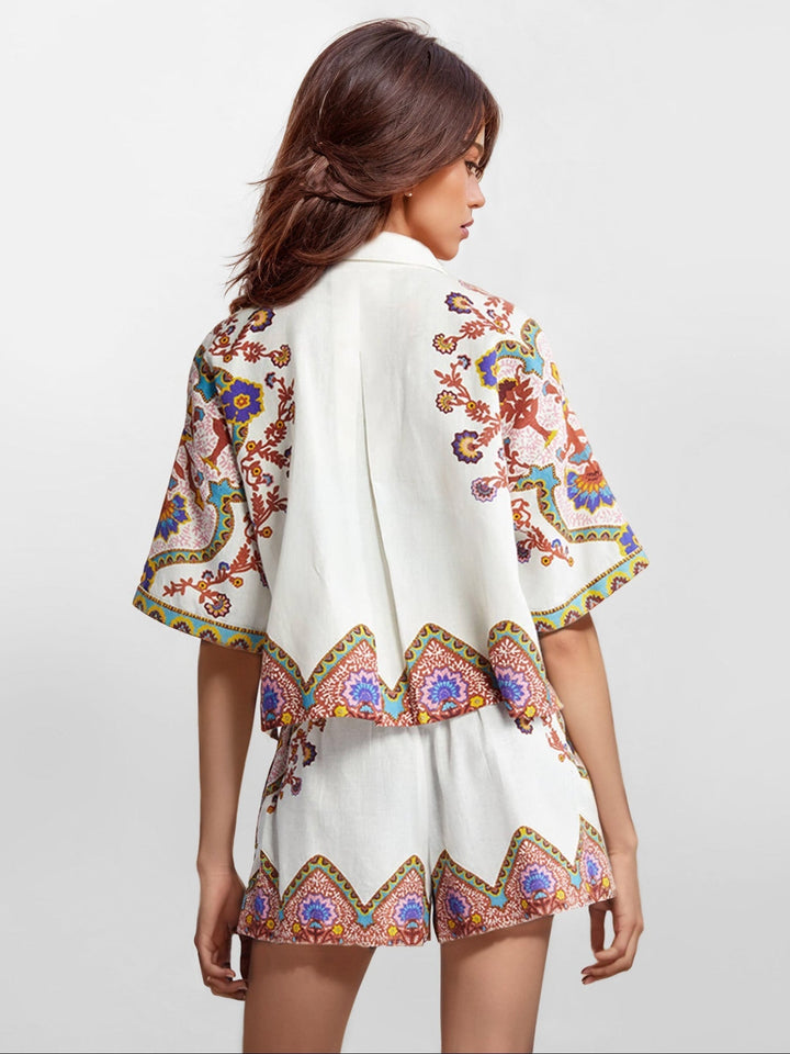 Zwei Stück Boho-Blumen-Set – Hemdkleid und Shorts in passenden Designs