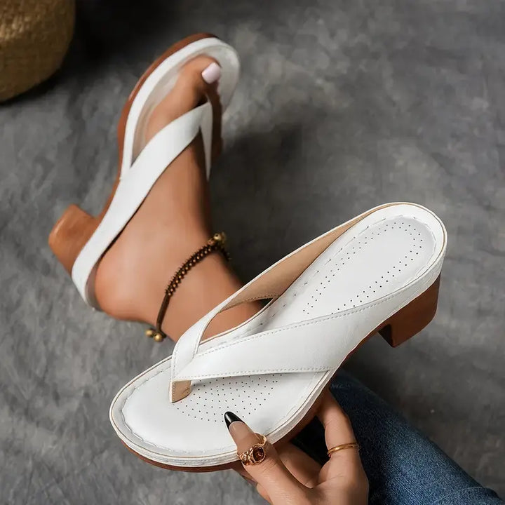 Bequemer Slipper mit Absatz