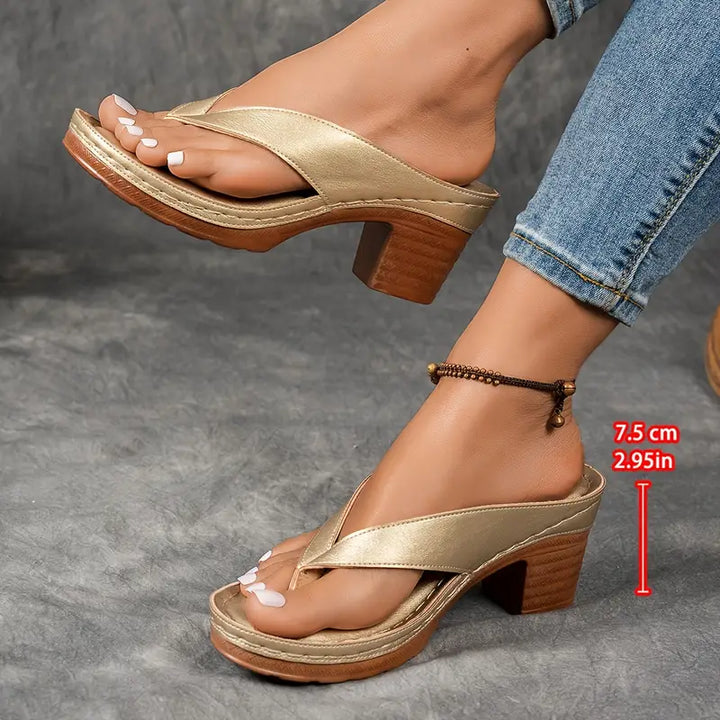 Bequemer Slipper mit Absatz