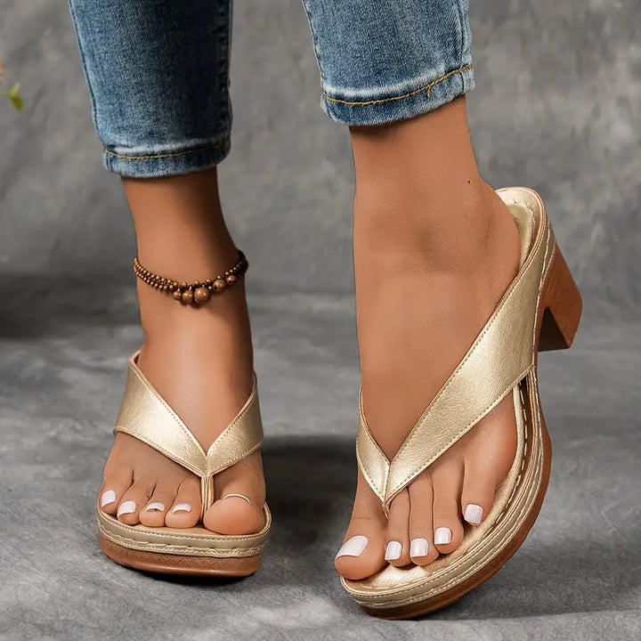 Bequemer Slipper mit Absatz