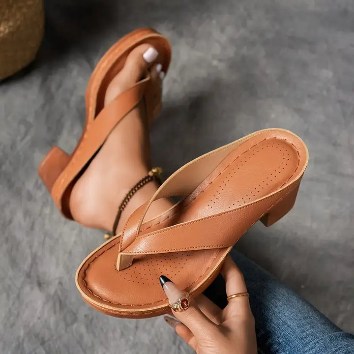 Bequemer Slipper mit Absatz