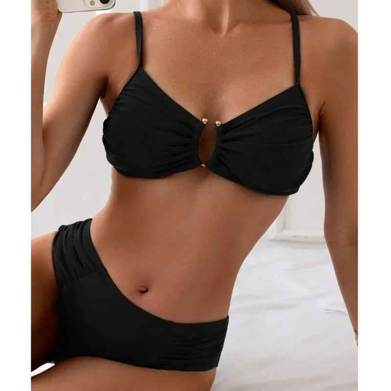 MILENA | Bikini mit dekorativem Cut-Out und elegantem Halt für Sommertage