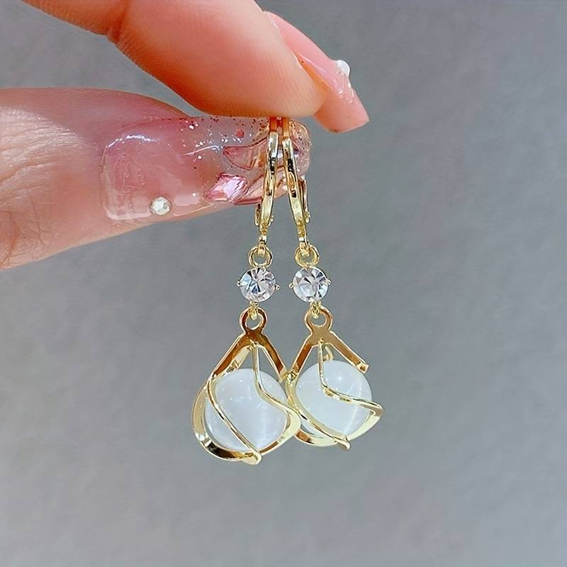 Vintage Weiße Opal Hängende Goldene Ohrringe