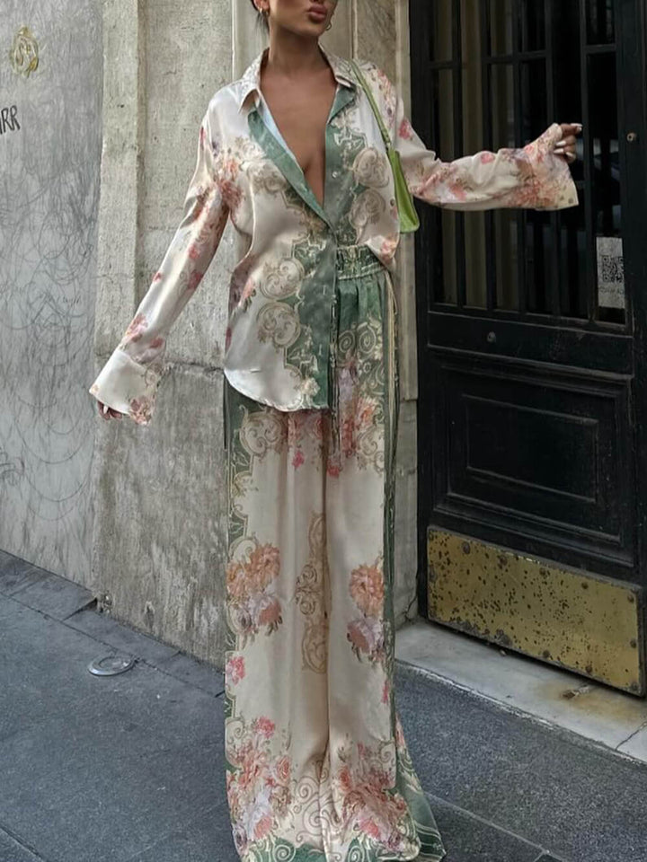 Vollständiges Satinierter Barock – Blumenhemd und breite Beinhose