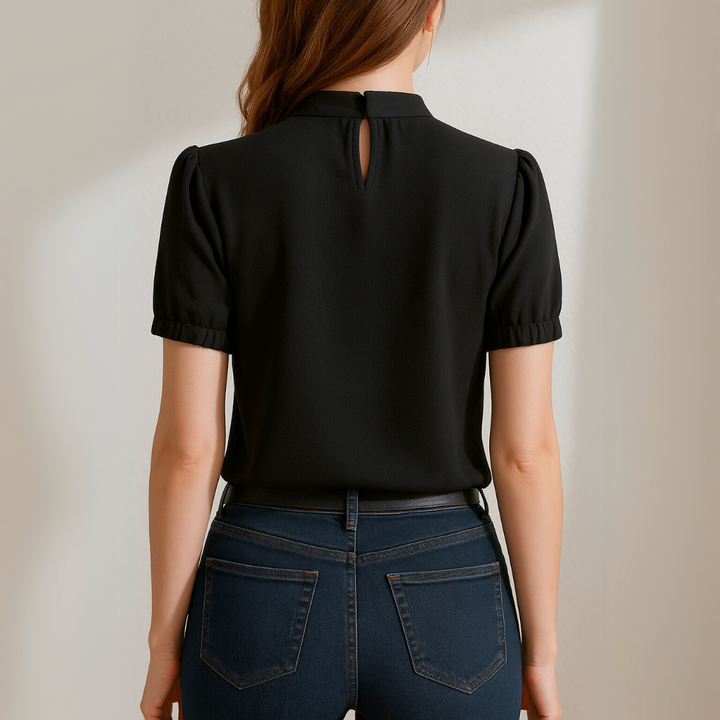 VorherigeNächste   Inge™ | Schwarze Plisseebluse mit geschlitzten Ärmeln