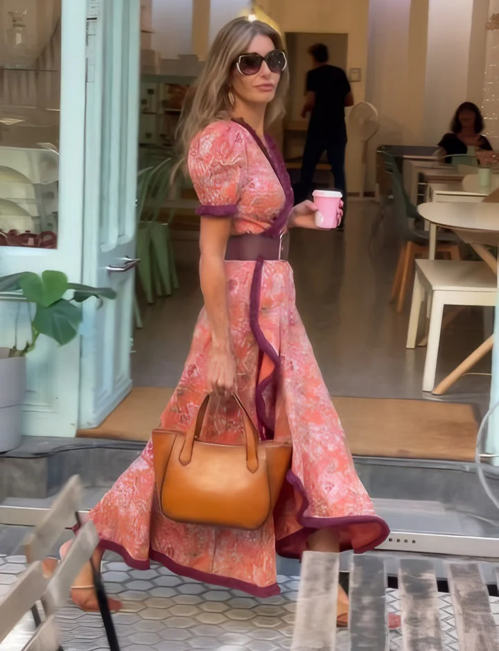 Elegantes rosa Kurzes Maxikleid mit Ärmeln