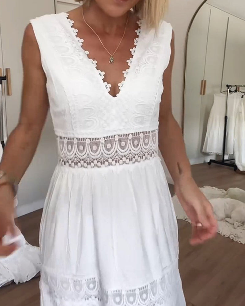 ALYSSA | Midikleid Ärmellos mit V-Ausschnitt und zarten Spitze-Details