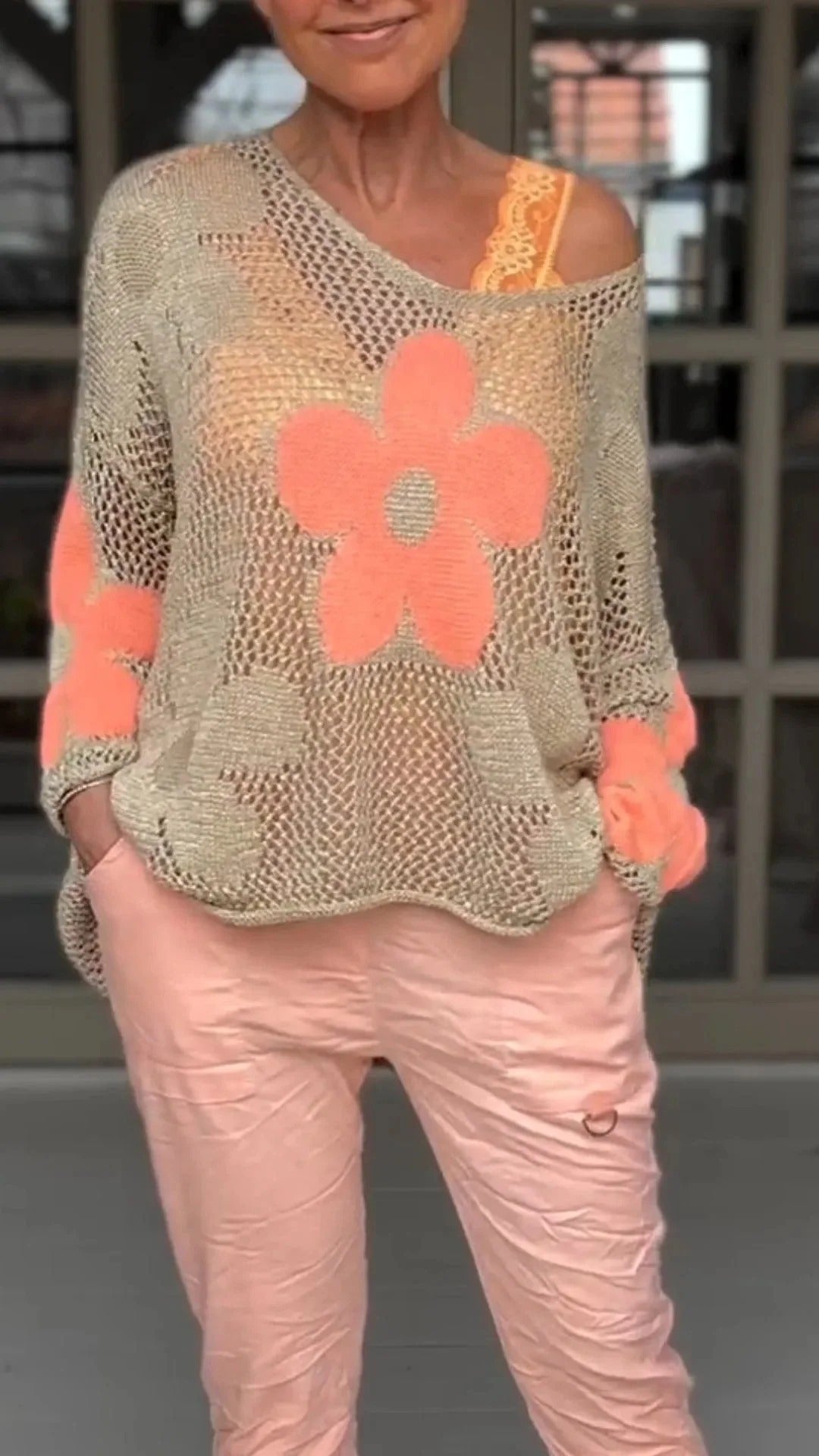 V-Ausschnitt-Strickbluse mit Blumenmuster