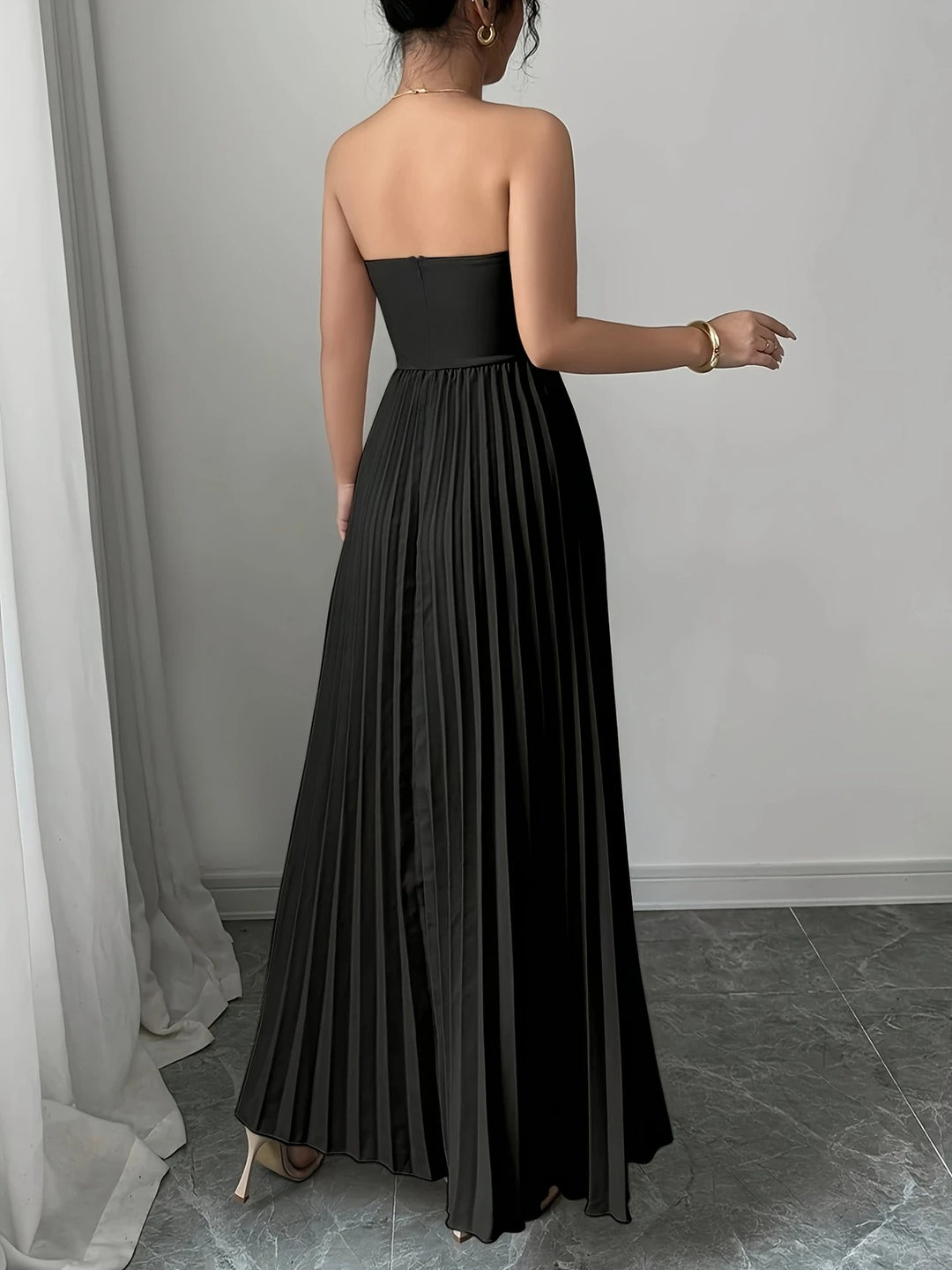 Bérénice | Trägerloses Maxikleid mit Korsagen-Oberteil und Plissee-Rock